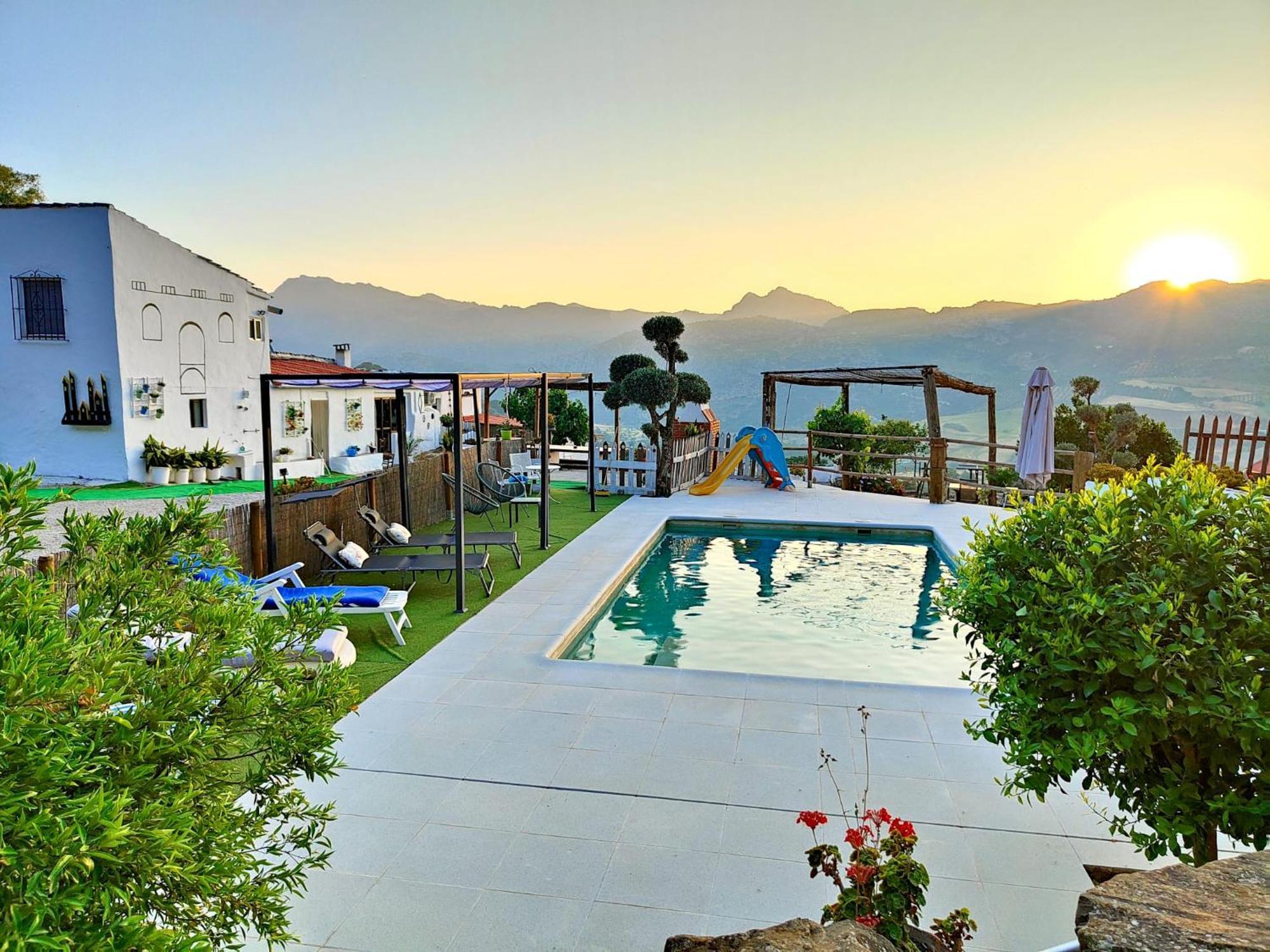 Con Maravillosas Vistas, Bbq Y Piscina